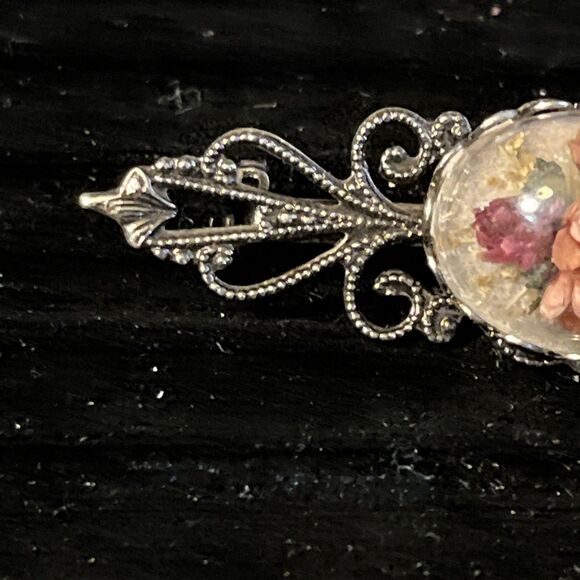 Vintage Silvertone Filigree Repousse Dome Dry Flower Arrangement Brooch Pin - Picture 3 of 6